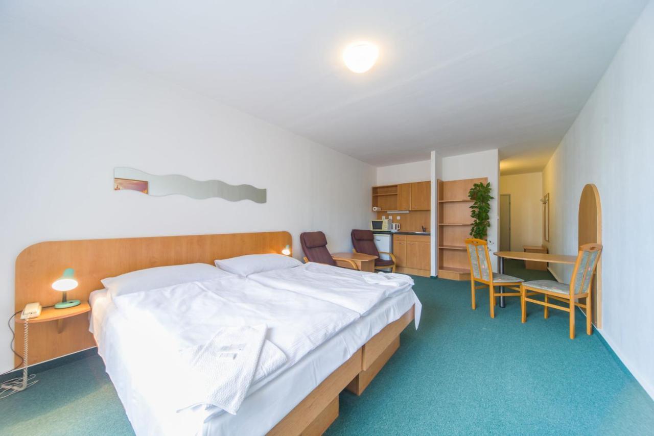 Hotel Arnost Garni Pardubice Exterior photo