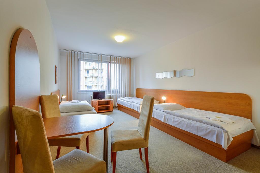 Hotel Arnost Garni Pardubice Exterior photo