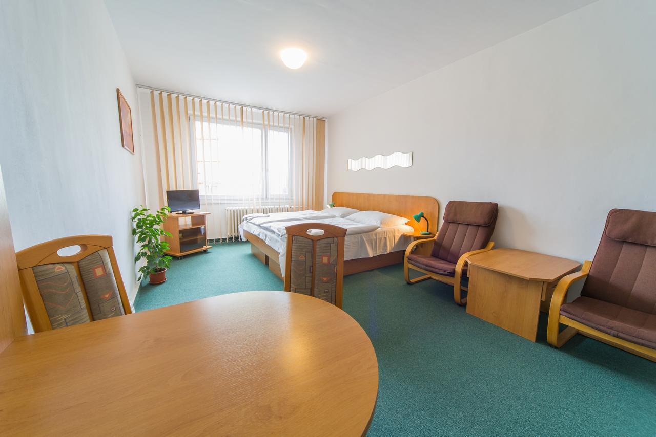 Hotel Arnost Garni Pardubice Exterior photo