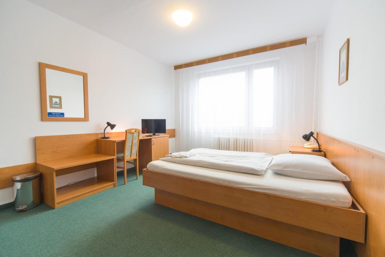 Hotel Arnost Garni Pardubice Exterior photo