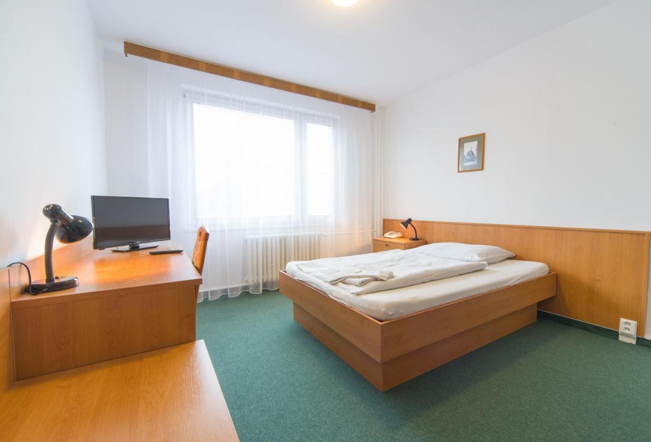 Hotel Arnost Garni Pardubice Exterior photo