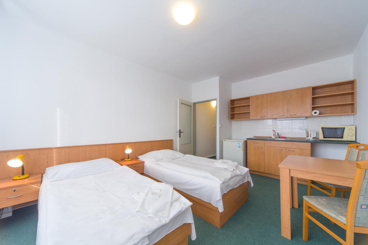 Hotel Arnost Garni Pardubice Exterior photo
